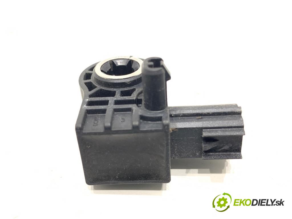 VOLVO V40 liftback 2015 88 kW D2 1969 Snímač nárazu 31387892 (Snímač nárazu)