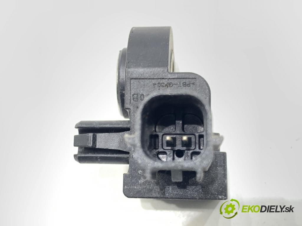 VOLVO V40 liftback 2015 88 kW D2 1969 Snímač nárazu 31387892 (Snímač nárazu)