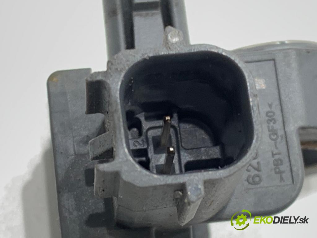 VOLVO V40 liftback 2015 88 kW D2 1969 Snímač nárazu 31387891 (Snímač nárazu)