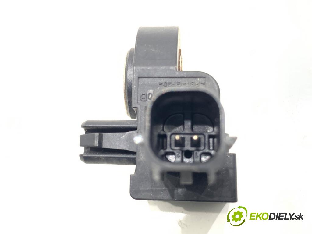 VOLVO V40 liftback 2015 88 kW D2 1969 Snímač nárazu 31387892 (Snímač nárazu)