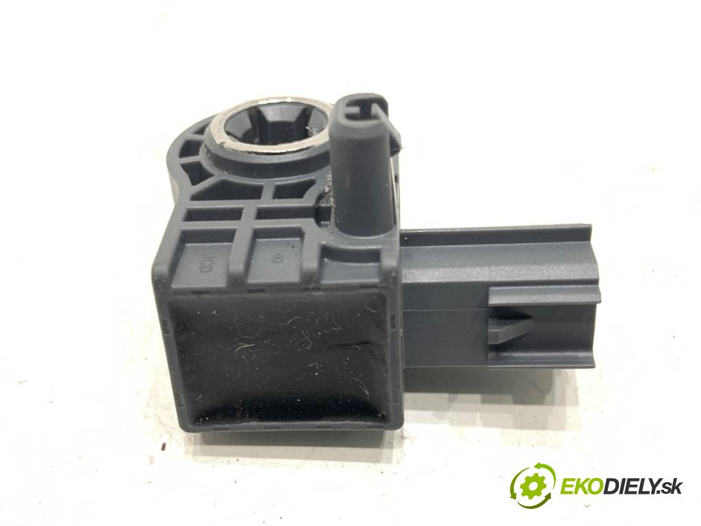 VOLVO V40 liftback 2015 88 kW D2 1969 Snímač nárazu 31387891 (Snímač nárazu)