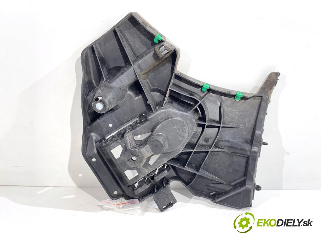 VOLVO V40 liftback 2015 88 kW D2 1969 Úchyt nárazníka pravy zad 31395104