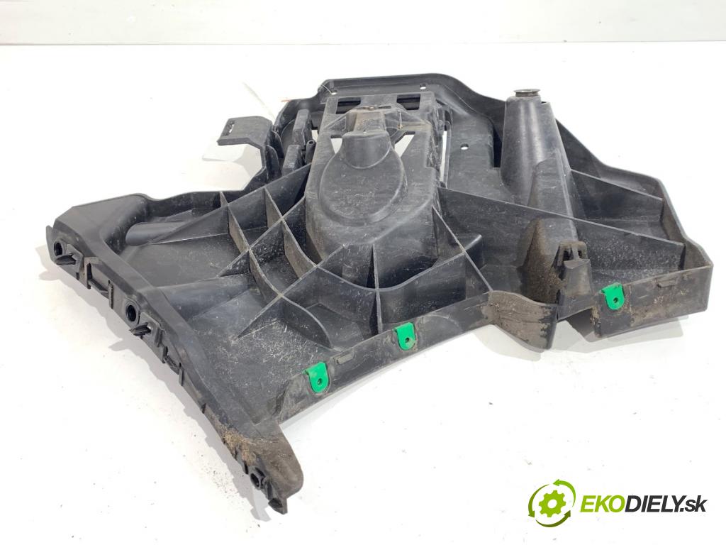 VOLVO V40 liftback 2015 88 kW D2 1969 Úchyt nárazníka pravy zad 31395104