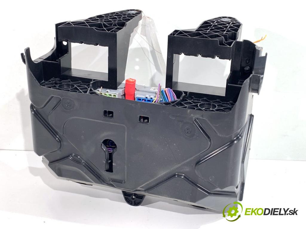 JAGUAR XF II sedan 2018 132 kW 2.0 D 1999 skříňka poistková JX63-14N030-AB (Pojistková skříňka)