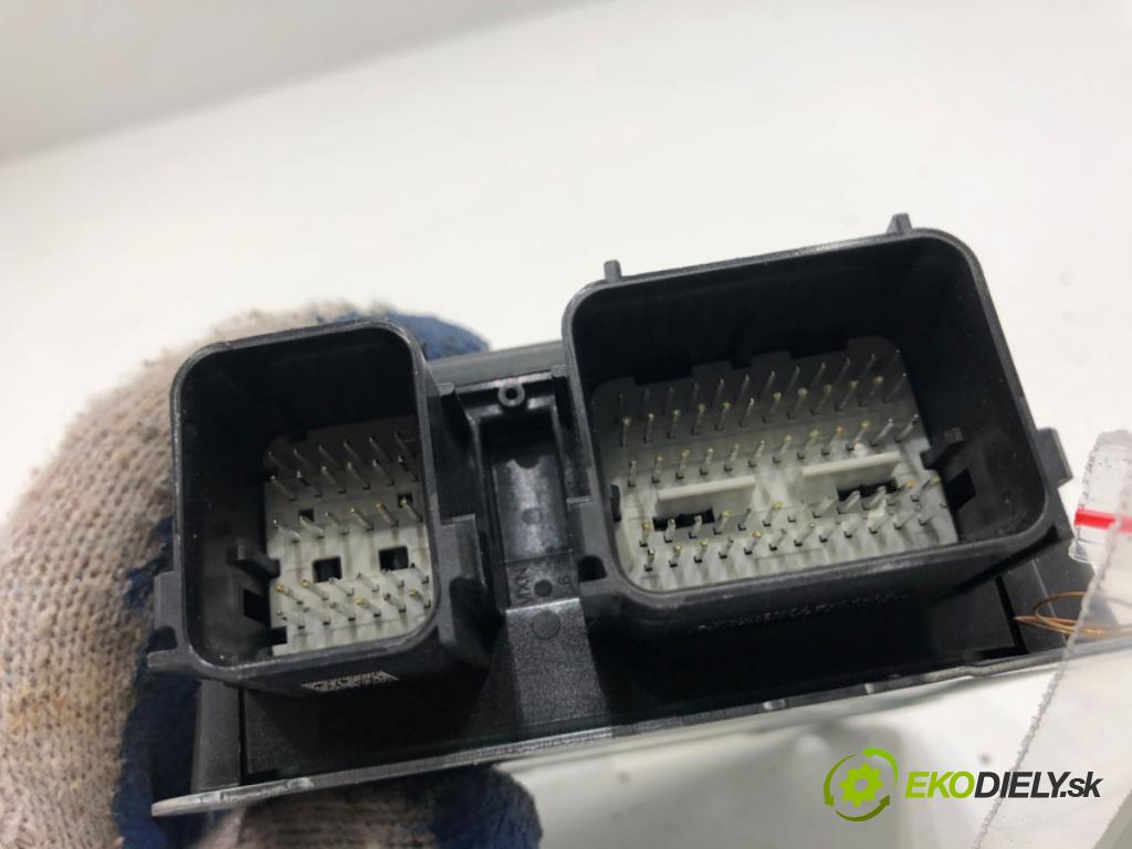 JAGUAR XF II sedan 2018 132 kW 2.0 D 1999 senzor airbag HX73-14D374-AB (Snímač)