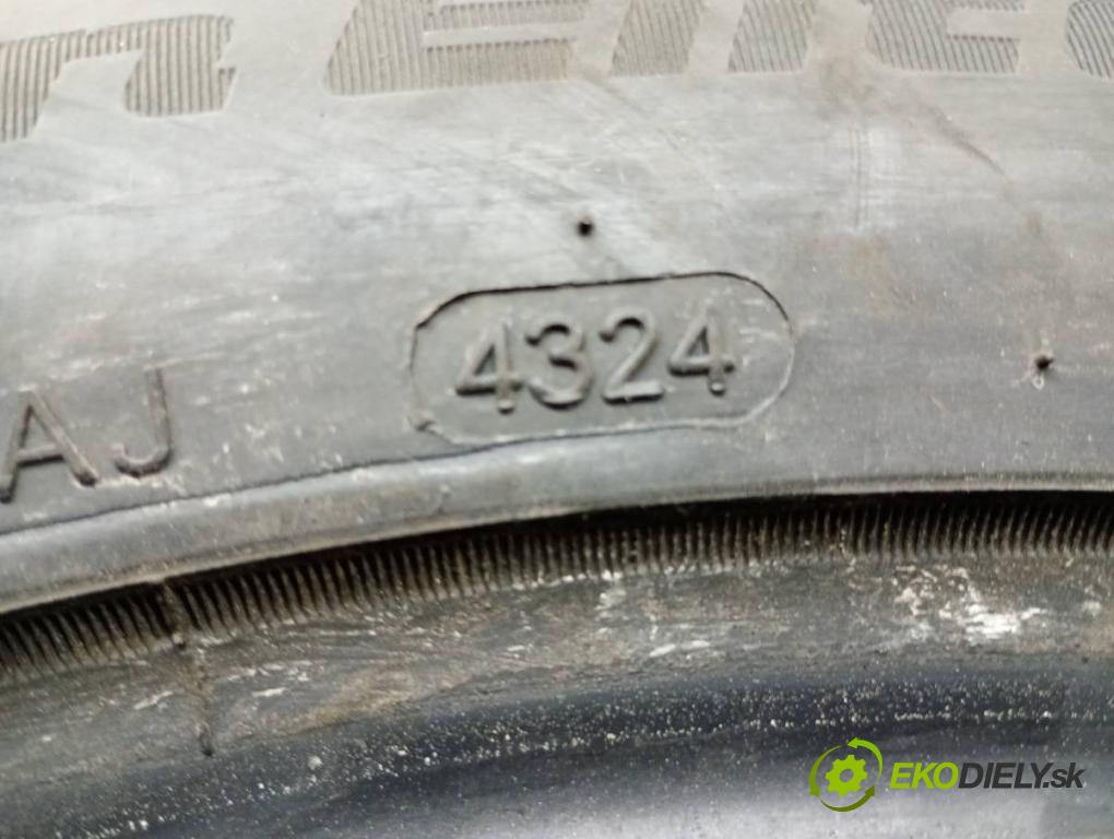 --- --- PNEUMATIKY: PARA: VÍCENÁ SEZÓNA: 205/55 17"