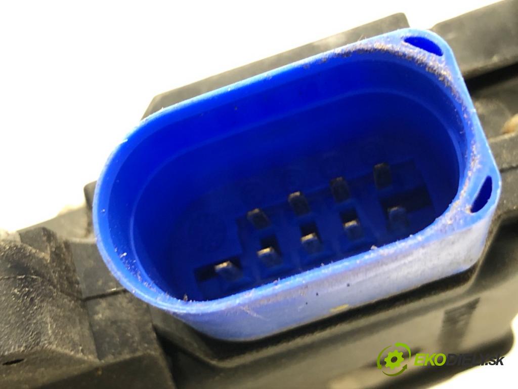 VW TOUAREG SUV 2006 206 kW 3.6 V6 FSI 3597 zámok Dvere ľavy zad 3D4839015