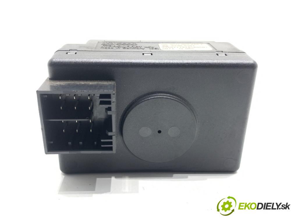 VW TOUAREG SUV 2006 206 kW 3.6 V6 FSI 3597 spinačka 3D0905865E (Spínacia skrinka)