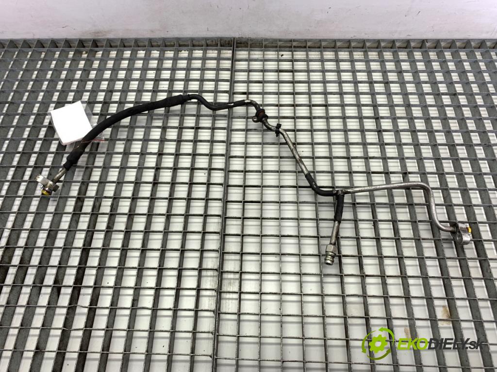 VW TOUAREG SUV 2006 206 kW 3.6 V6 FSI 3597 rúrka klimatizace  (Trubka klimatizace)