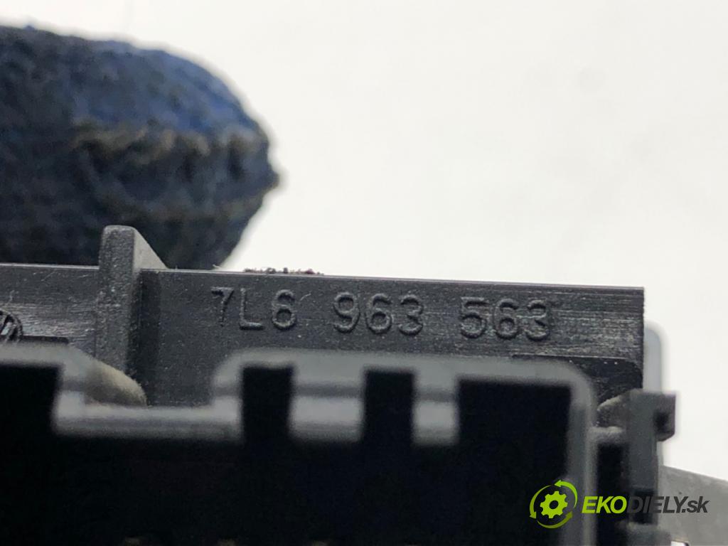 VW TOUAREG SUV 2006 206 kW 3.6 V6 FSI 3597 Prepínač ohrievania, vyhrievania sedačky 7L6963563 (Prepínacie páčky pod volantom)