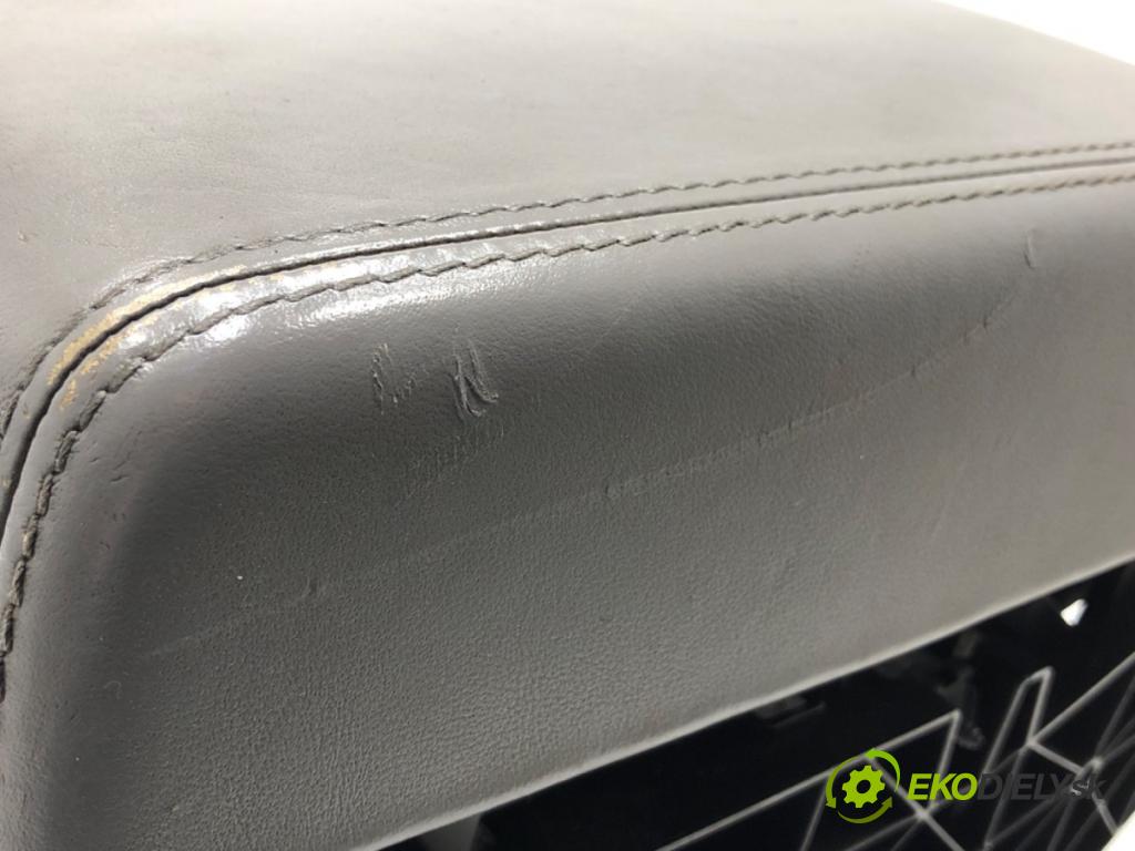 VW TOUAREG SUV 2006 206 kW 3.6 V6 FSI 3597 Lakťová opierka 7L6863762D (Lakťová opierka)