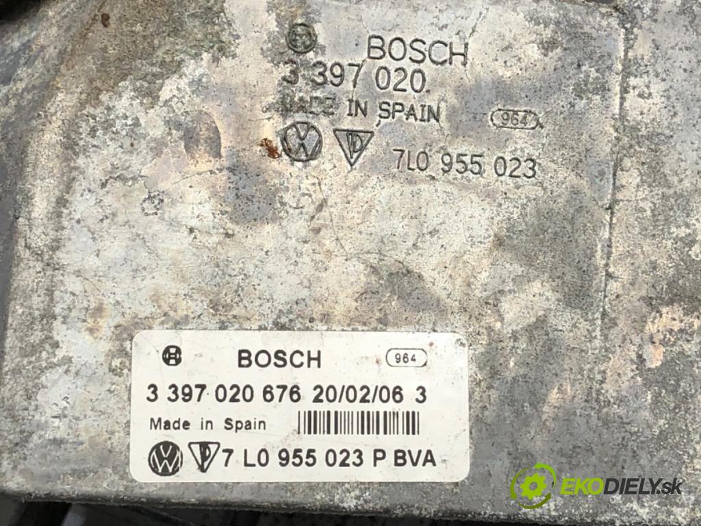 VW TOUAREG SUV 2006 206 kW 3.6 V6 FSI 3597 Mechanizmus stieračov predný 7L0955023P (Motorček stieračov predný)