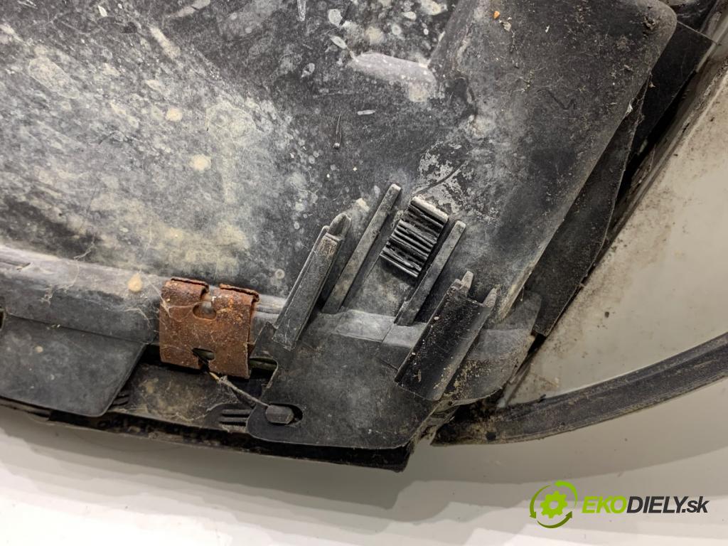 AUDI A6 C4 sedan 1996 92 kW 1.8 1781 Svetlomet pravy predný