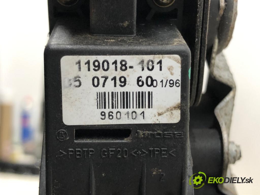 AUDI A6 C4 sedan 1996 92 kW 1.8 1781 Mechanizmus okna ľavy predný