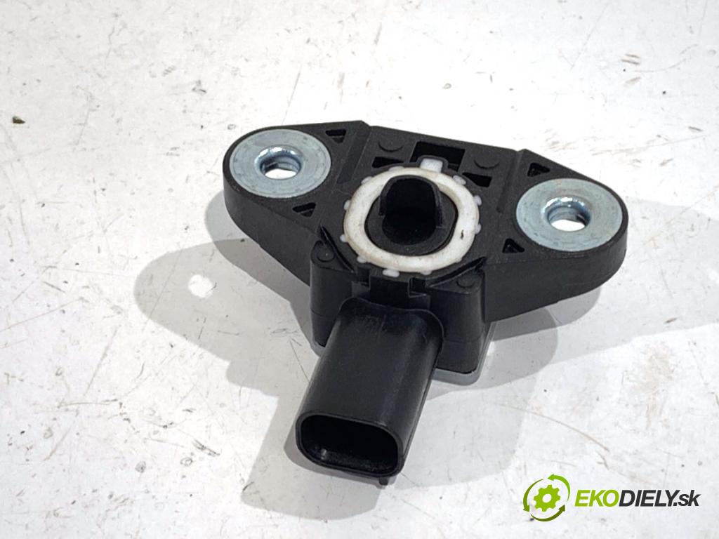 JEEP CHEROKEE KL SUV 2019 200 kW 3.2 V6 4x4 3239 Snímač nárazu P56038976AA (Snímač nárazu)