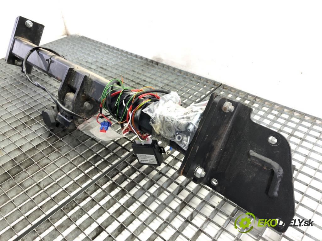 JEEP CHEROKEE KL SUV 2019 200 kW 3.2 V6 4x4 3239 Hák tažné zařízení  (Tažné zařízení)