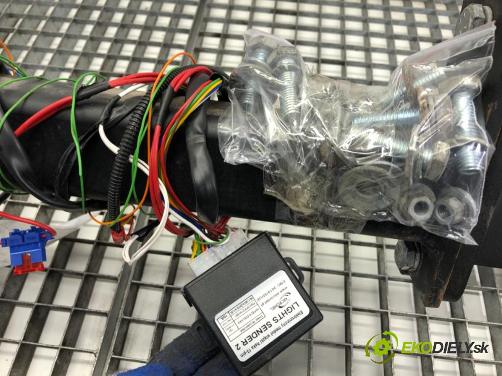 JEEP CHEROKEE KL SUV 2019 200 kW 3.2 V6 4x4 3239 Hák tažné zařízení  (Tažné zařízení)