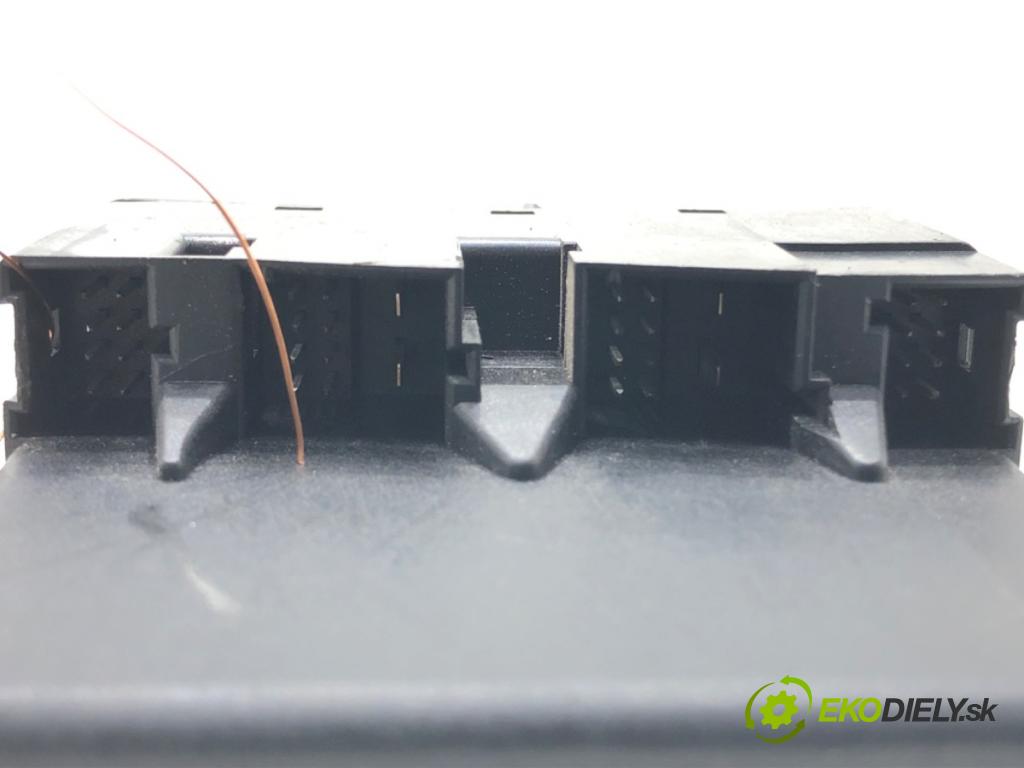 MERCEDES-BENZ W203 sedan 2000 120 kW C 200 Kompressor (203.045) 1998 spinačka 2035450108 (Spínacia skrinka)