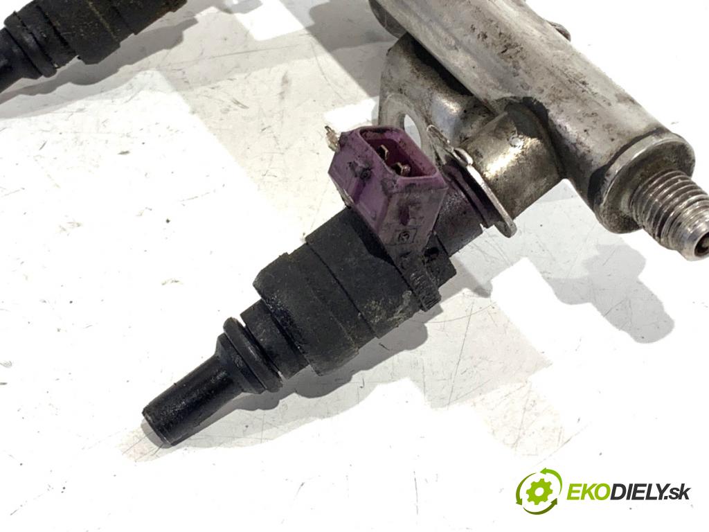 MERCEDES-BENZ W203 sedan 2000 120 kW C 200 Kompressor (203.045) 1998 lišta vstřikovací A1110703095 (Vstřikovací lišta)