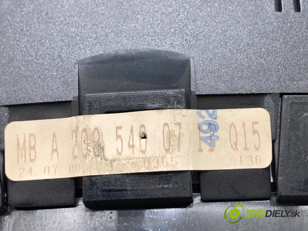 MERCEDES-BENZ W203 sedan 2000 120 kW C 200 Kompressor (203.045) 1998 Prístrojovka A2035400711 (Prístrojová doska)