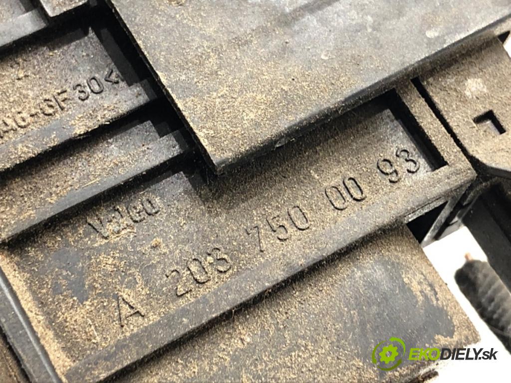 MERCEDES-BENZ W203 sedan 2000 120 kW C 200 Kompressor (203.045) 1998 Kľučka dverí zad A2037500093