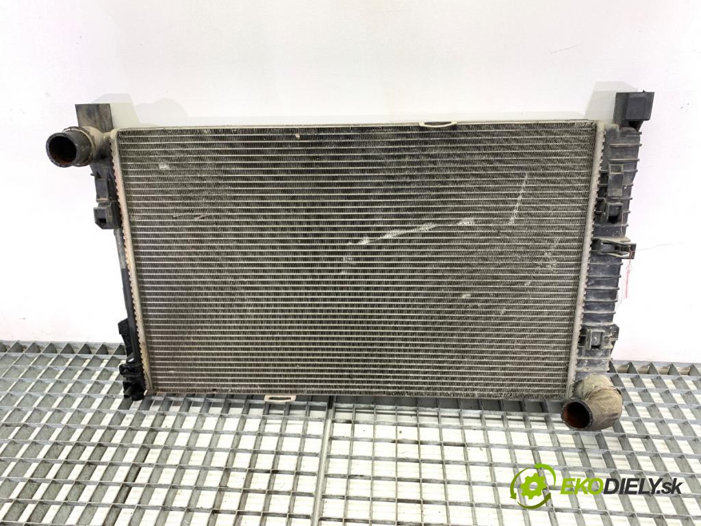 MERCEDES-BENZ W203 sedan 2000 120 kW C 200 Kompressor (203.045) 1998 chladič vody A2035001103 (Vodní chladič)