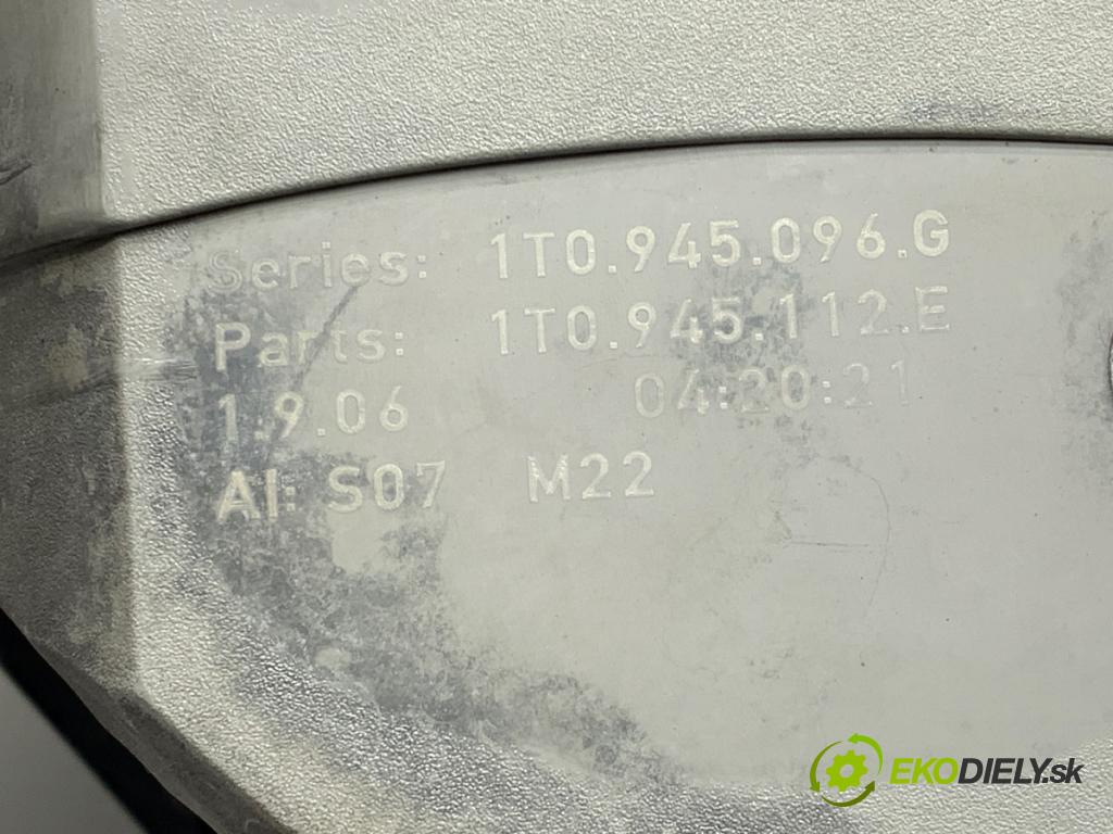 VW TOURAN nadwozie wielkoprzestrzenne (MPV) 2006 77 kW 1.9 TDI 1896 Svetlo pravy zad 1T0945096G