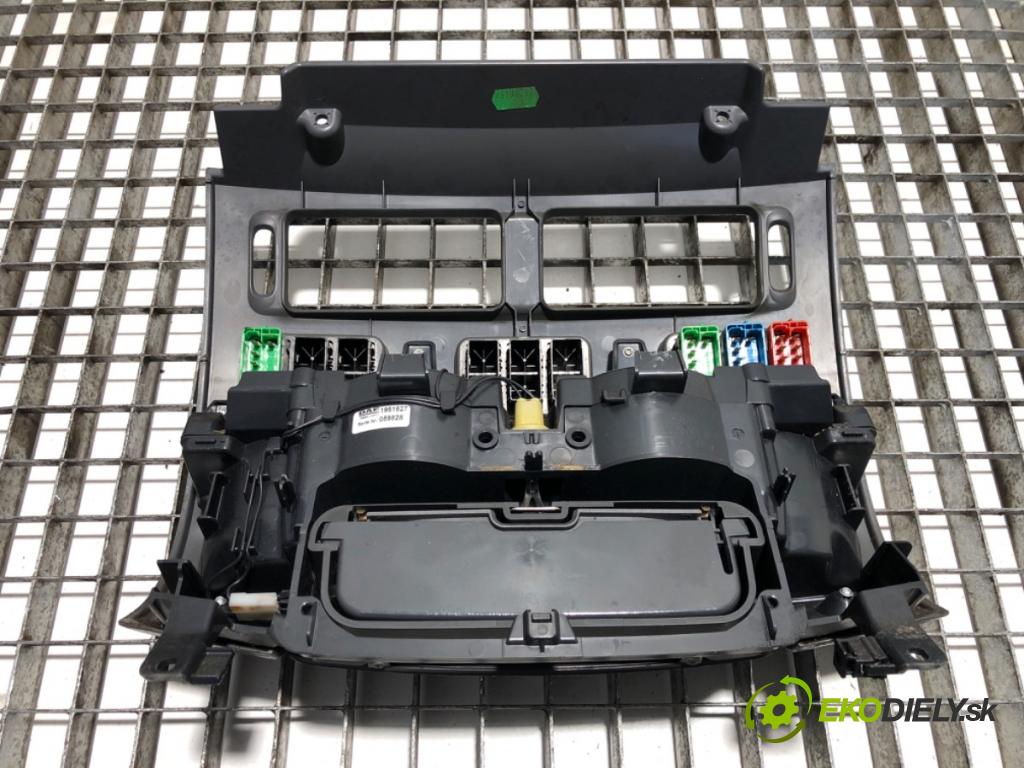 DAF XF Ciągnik siodłowy 2016 340 kW FT 460 340 kW [462 KM] olej napędowy 2012 - 2022 12900 Držiak na nápoje 1951827 (Držiak (úchyt) na nápoje)