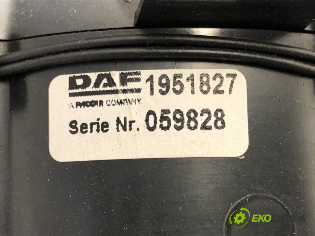 DAF XF Ciągnik siodłowy 2016 340 kW FT 460 340 kW [462 KM] olej napędowy 2012 - 2022 12900 Držiak na nápoje 1951827 (Držiak (úchyt) na nápoje)