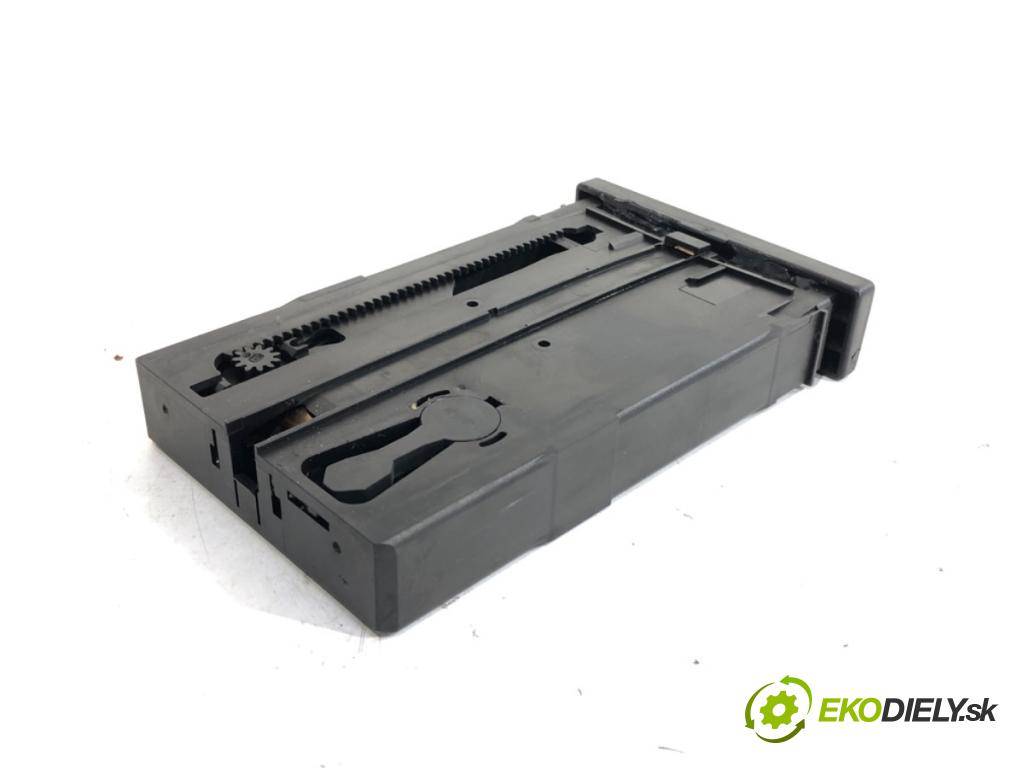 FORD GALAXY MK1 nadwozie wielkoprzestrzenne (MPV) 2004 96 kW 1.9 TDI 1896 Držiak na nápoje 7M5858602B (Držiak (úchyt) na nápoje)