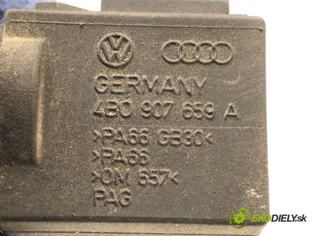 AUDI A3 8P liftback 2005 77 kW 1.9 TDI 1896 Snímač kvality vzduchu 4B0907659A