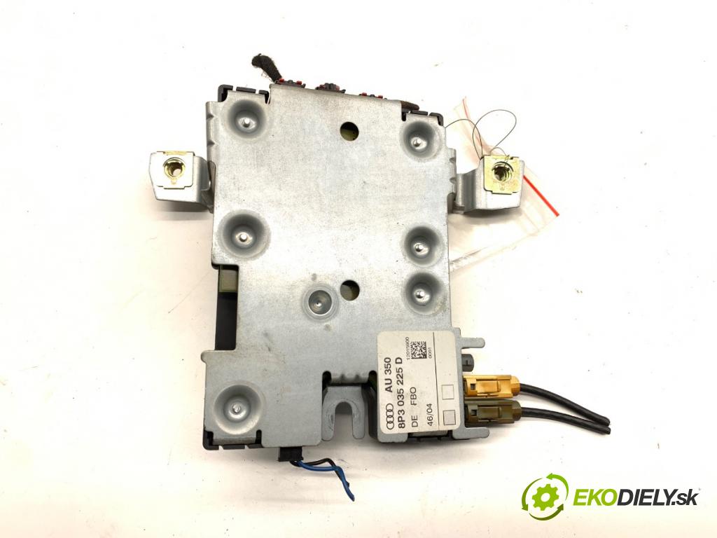 AUDI A3 8P liftback 2005 77 kW 1.9 TDI 1896 Zosilňovač Antenní: 8P3035225D (Zosilňovač)