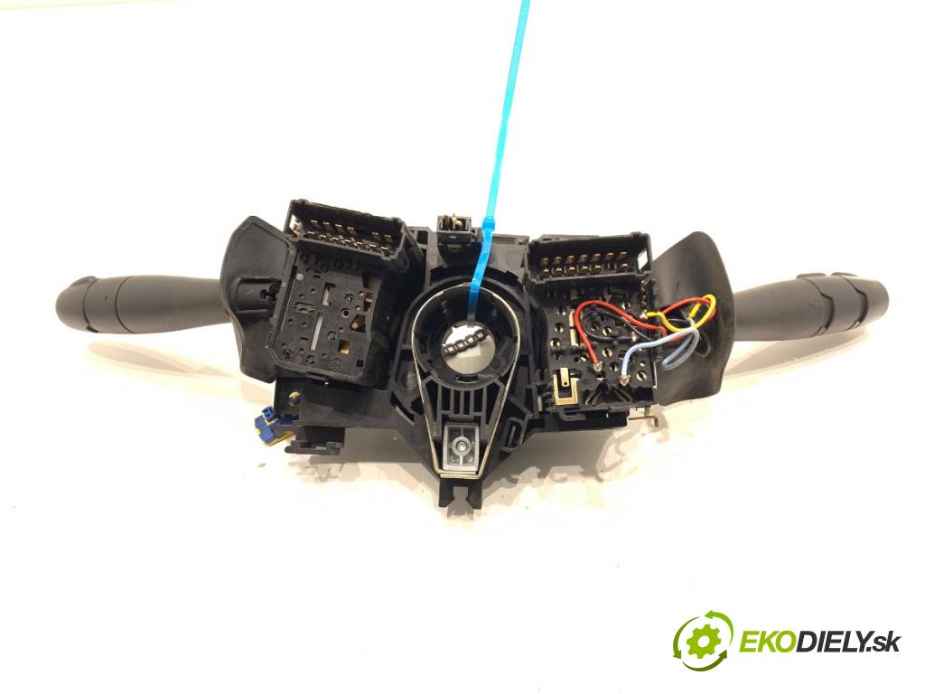 DACIA SANDERO liftback 2009 55 kW 1.4 (B30C, BS0C, BS0A, BS0G, BS1F, BS0E) 1390 Prepínač kombinovaný 8200792584 (Prepínacie páčky pod volantom)