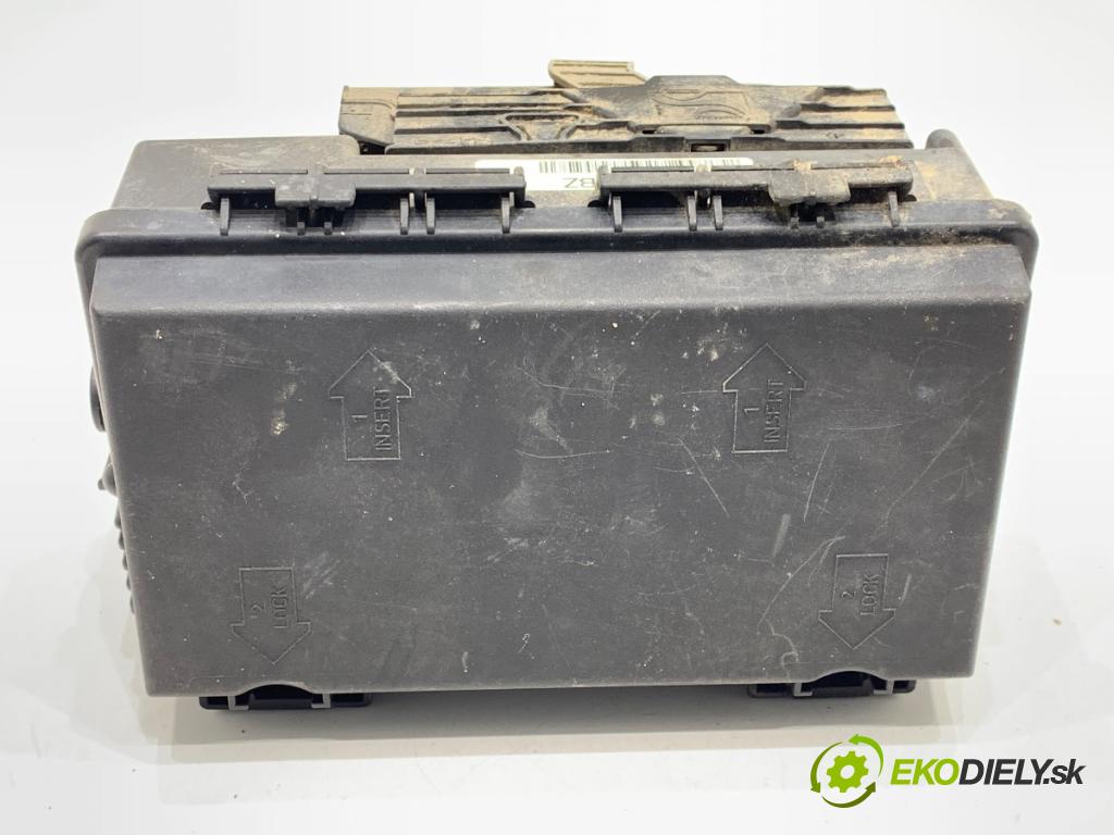 FIAT GRANDE PUNTO liftback 2006 57 kW 1.4 (199AXB11, 199AXB1A, 199BXB1A, 199AXL1A) 1368 skříňka poistková 51737884 (Pojistková skříňka)