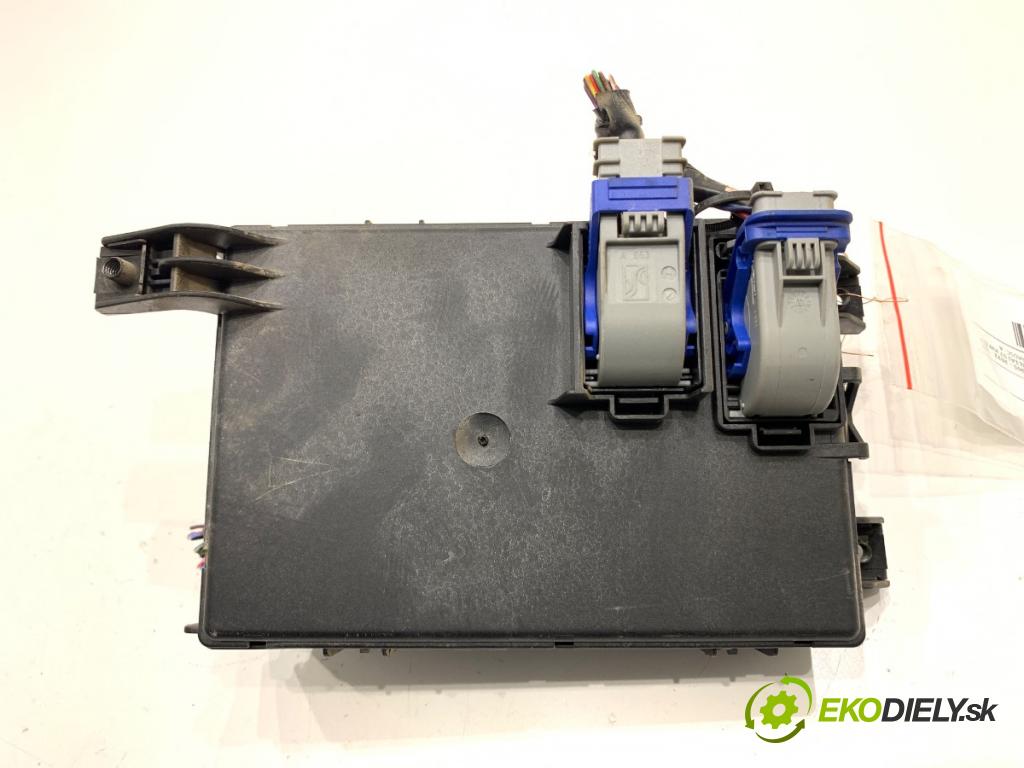 FIAT GRANDE PUNTO liftback 2006 57 kW 1.4 (199AXB11, 199AXB1A, 199BXB1A, 199AXL1A) 1368 modul BSI 00517954300 (Pojistková skříňka)