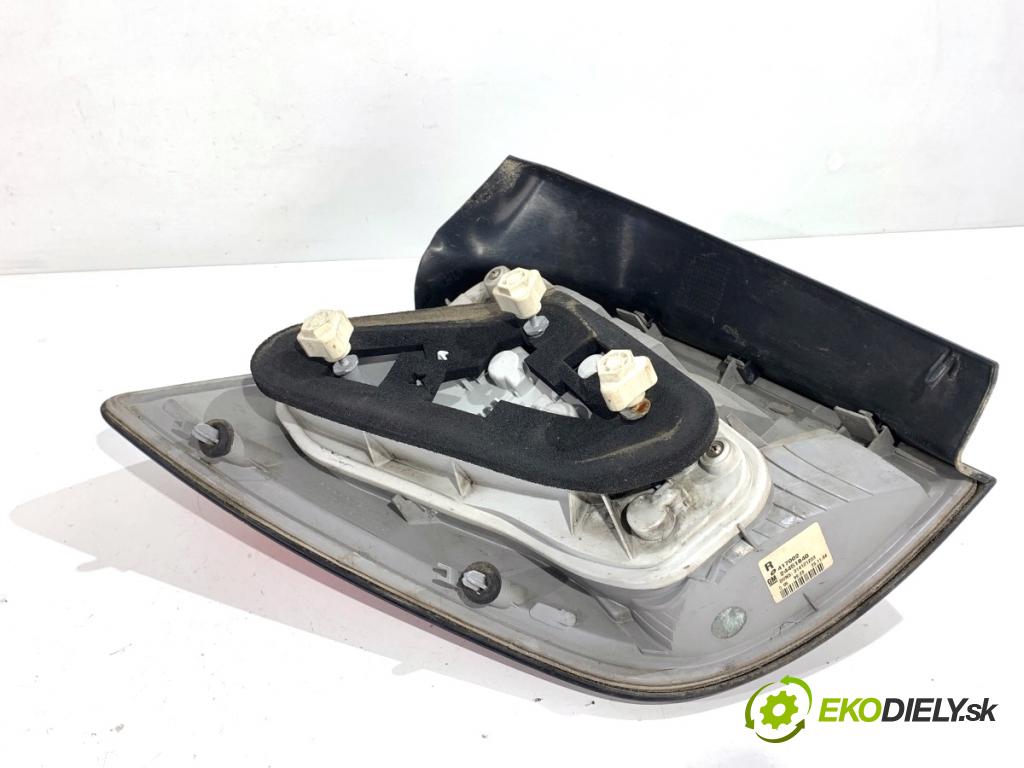 OPEL ASTRA H Kombi 2004 74 kW 1.7 CDTI (L35) 1686 Svetlo pravy zad 24451840
