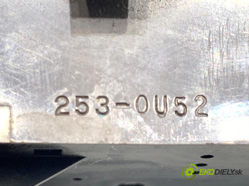 TOYOTA COROLLA E12 liftback 2005 141 kW 1.8 VVTL-i TS (ZZE123) 1796 Prepínač okien  (Prepínacie páčky pod volantom)