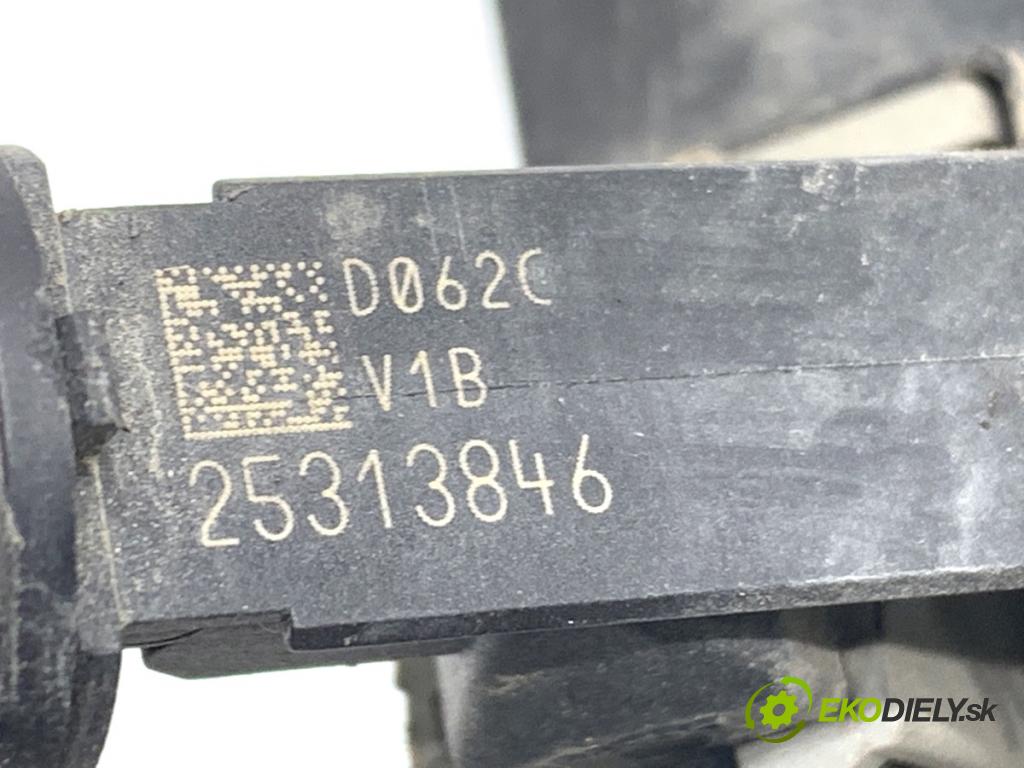 OPEL ZAFIRA A nadwozie wielkoprzestrzenne (MPV) 2003 74 kW 1.6 16V (F75) 1598 Lišta vstrekovacia 25313846 (Vstrekovacia lišta)