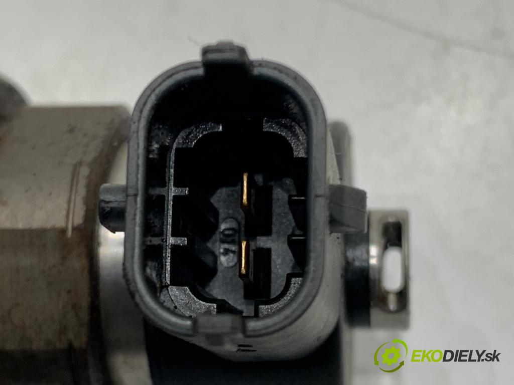 OPEL ASTRA H liftback 2005 59 kW 1.7 CDTI (L48) 1686 vstřikovač 0445110174 (Vstřikovač paliva)