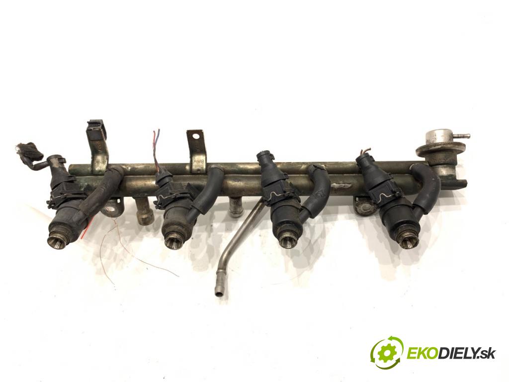 BMW E46 sedan 1998 87 kW 318 i 1895 Lišta vstrekovacia 1743378 (Vstrekovacia lišta)