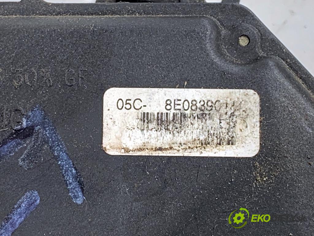 AUDI A4 B6 sedan 2003 132 kW 2.5 TDI quattro 2496 zámok dveře levý zadní část 8E0839015