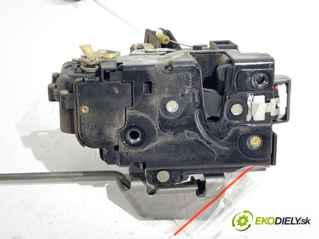 AUDI A4 B6 sedan 2003 132 kW 2.5 TDI quattro 2496 zámok Dvere ľavy predný 4B1837015G