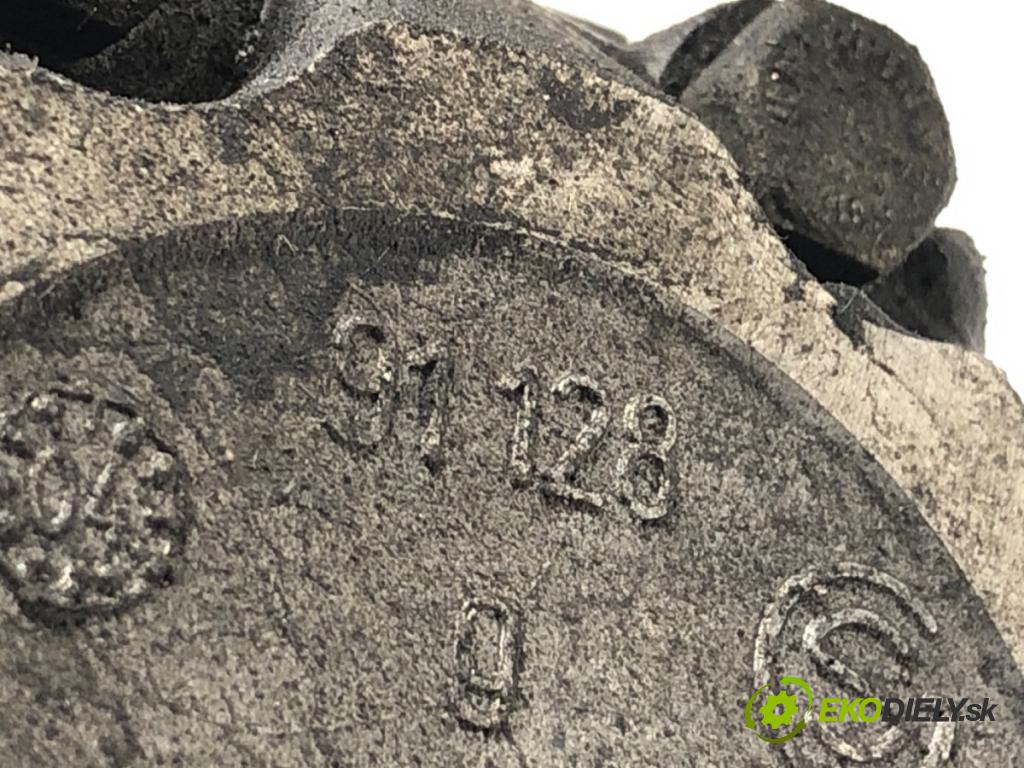 AUDI A4 B6 sedan 2003 132 kW 2.5 TDI quattro 2496 pumpa servočerpadlo 8E0145155 (Servočerpadlo)