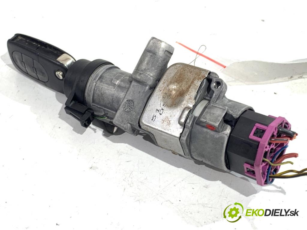 AUDI A4 B6 sedan 2003 132 kW 2.5 TDI quattro 2496 spinačka 4B0905851F (Spínacia skrinka)