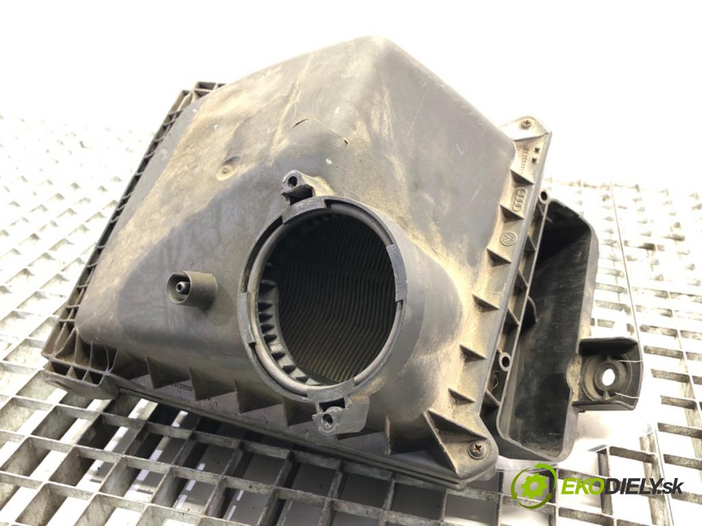 AUDI A4 B6 sedan 2003 132 kW 2.5 TDI quattro 2496 Obal filtra vzduchu 06C133843 (Obal vzduchového filtra)