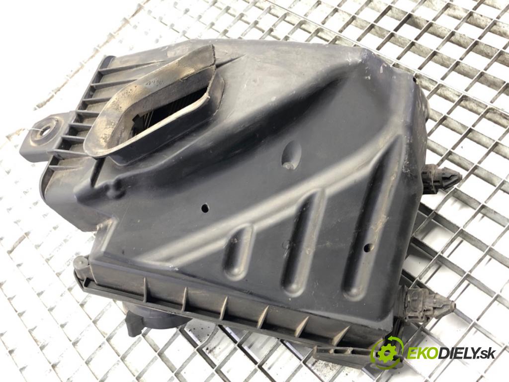 AUDI A4 B6 sedan 2003 132 kW 2.5 TDI quattro 2496 Obal filtra vzduchu 06C133843 (Obal vzduchového filtra)