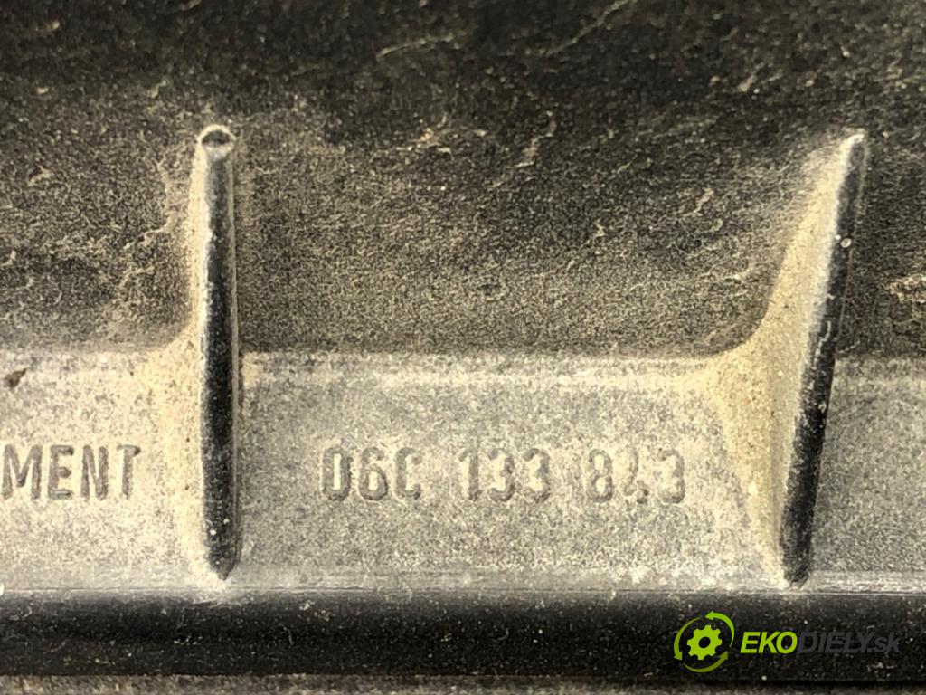 AUDI A4 B6 sedan 2003 132 kW 2.5 TDI quattro 2496 Obal filtra vzduchu 06C133843 (Obal vzduchového filtra)