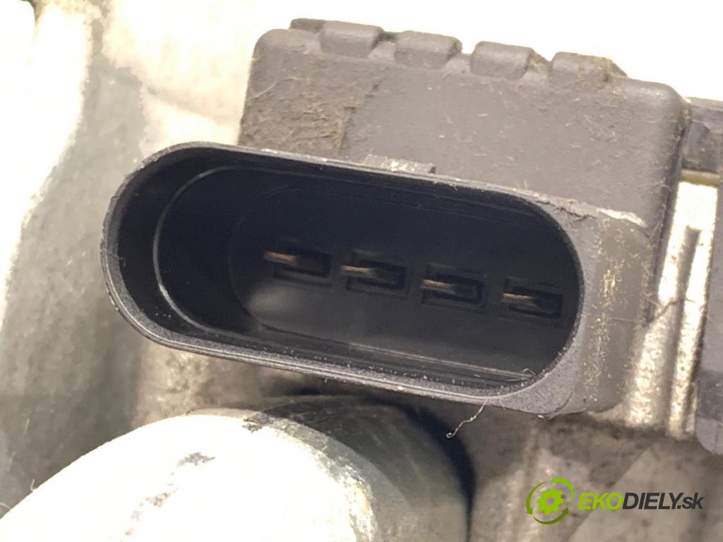 AUDI A4 B6 sedan 2003 132 kW 2.5 TDI quattro 2496 Mechanizmus stieračov predný 8E1955119 (Motorček stieračov predný)