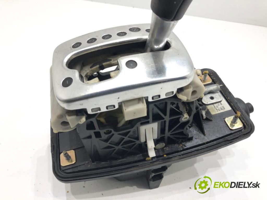 AUDI A4 B6 sedan 2003 132 kW 2.5 TDI quattro 2496 Kulisa 8E1713041H (Rýchlostná páka (kulisa))