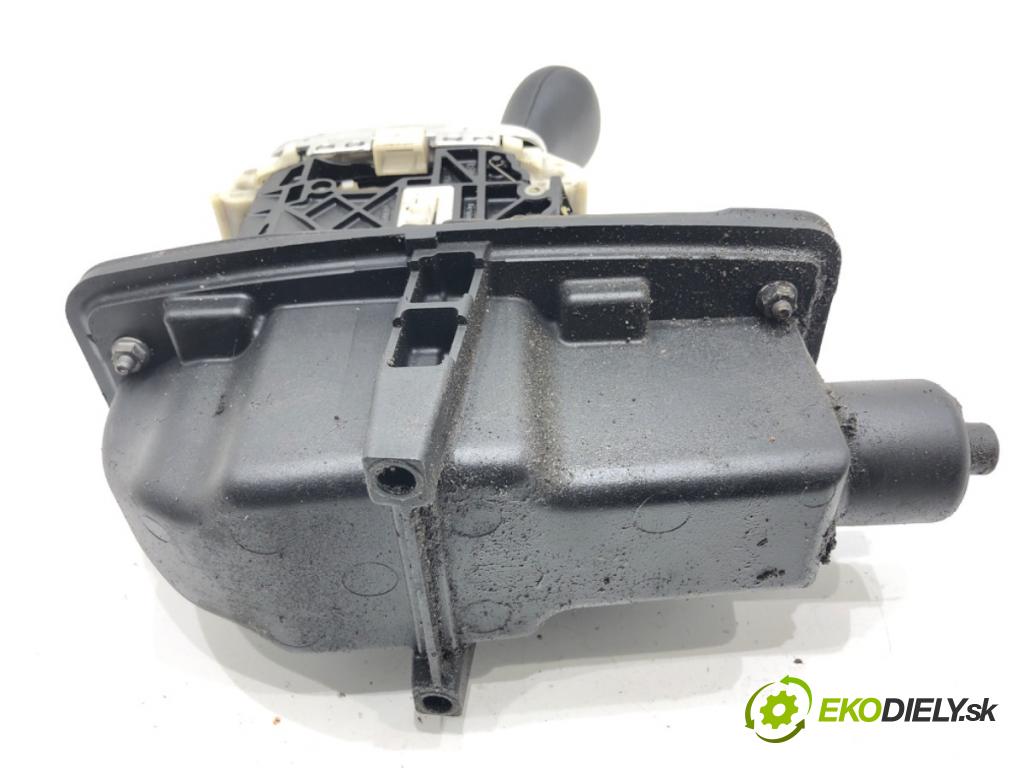 AUDI A4 B6 sedan 2003 132 kW 2.5 TDI quattro 2496 Kulisa 8E1713041H (Rýchlostná páka (kulisa))